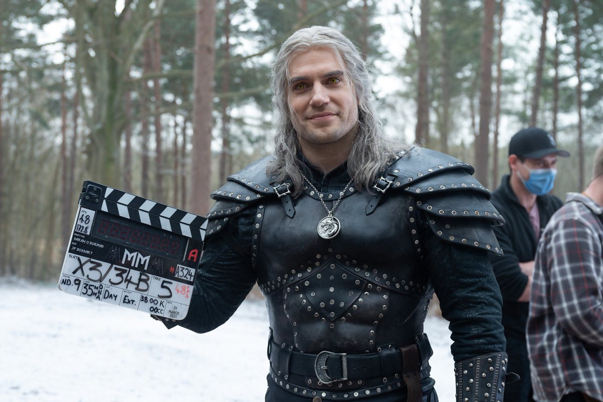 JVCom's tweet photo. The Witcher Saison 2 sur Netflix, c'est :

- Top 1 dans 61 pays
- plus de 142 millions d'heures visionnées

Toss a view to your Witcher... https://t.co/NcXgWDXTcw