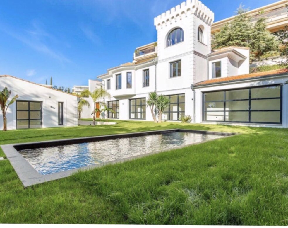 Select_Living's tweet image. Sold  in 2021! ❤️🗝Cannes luxury renew villa with magnificent sea view!☀️🏡 #cannes #cannesrealestate #realestateagent #luxuryrealestateagent #luxuryrealestatesold #immobilierdeluxe #investincannes #bestinvestment #cotedazursothebyscannes #selectliving_cannes
