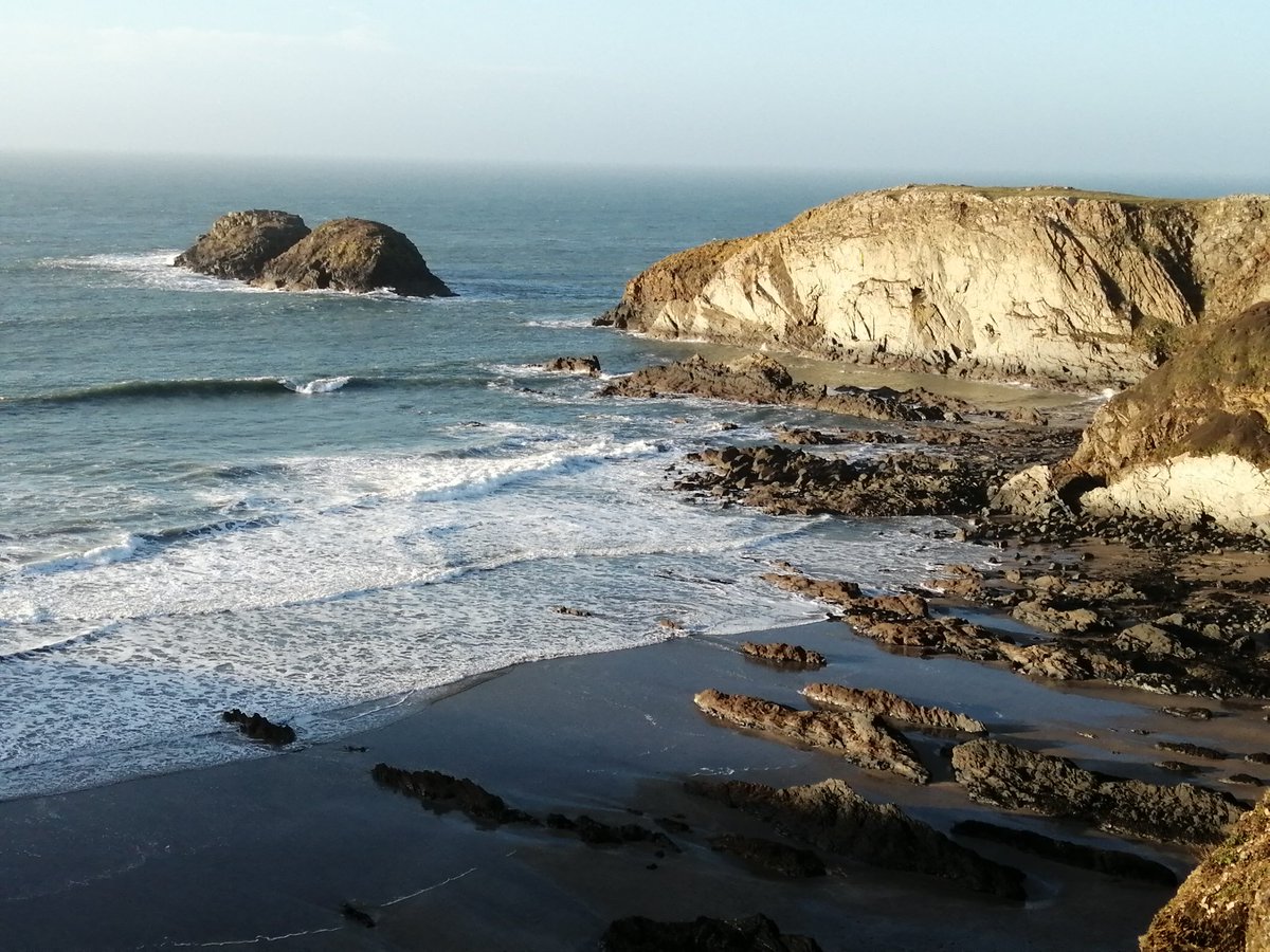 Deep winter has its moments... afternoon sunshine over Cerrig Gwylan #northpembrokeshire