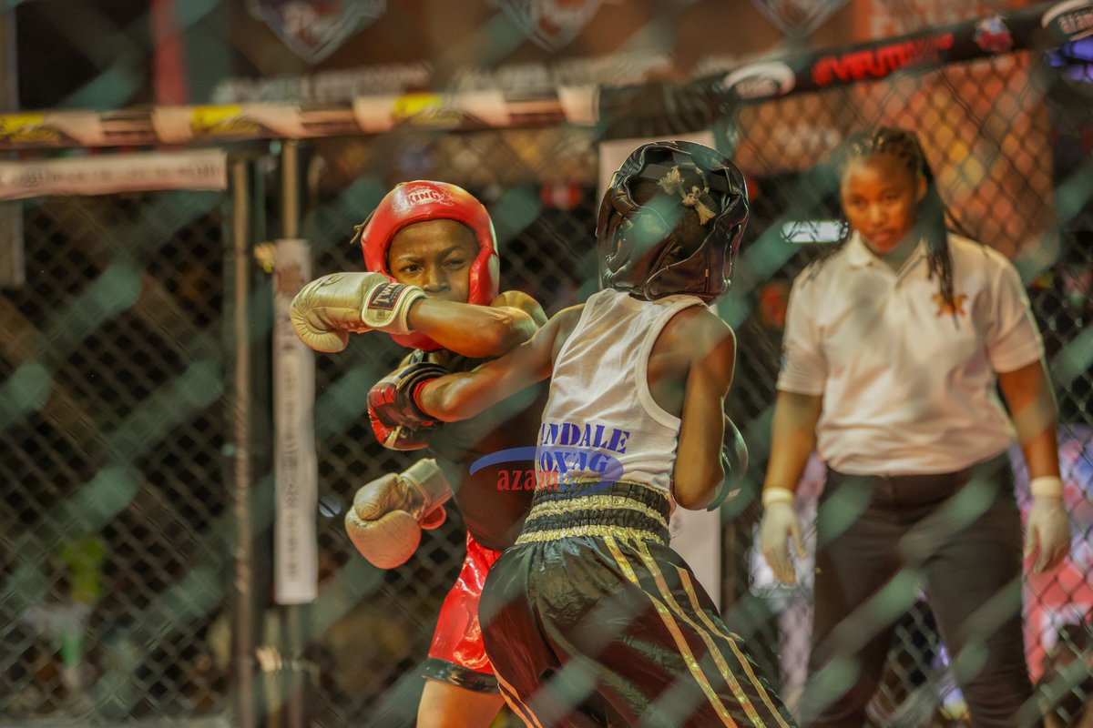 azamtvtz's tweet photo. VITASA PLUS: Ulingo umefunguliwa na watoto hawa ambao walikuwa wanajifurahisha japo wameonesha burudani nzuri

Tuko LIVE #AzamSports2HD 

#VifutiRoundKick #KickBoxingLeague2021 #AfricanFightingKing #VitasaPlus #AFKBoxingLeague #NusuFainali https://t.co/k35qnRgHjH