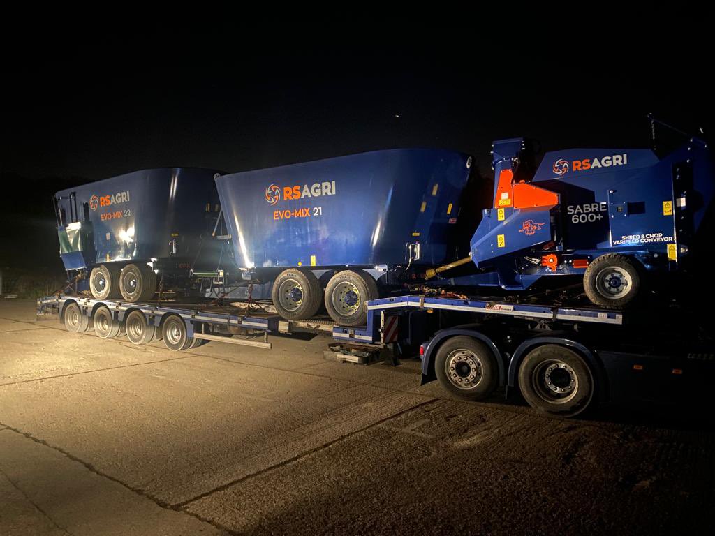 rs_agri's tweet photo. Must be the best Christmas presents ever!

An EVO-MIX 22 delivered to a new customer in Kent and an EVO-MIX 21 &amp; SABRE 600+ delivered to an existing customer in Sussex.  

Thank you for choosing RS Agri #rsagri #dietfeeder #mixerwagon #baleprocessor #strawchopper https://t.co/KK4AU2ypni
