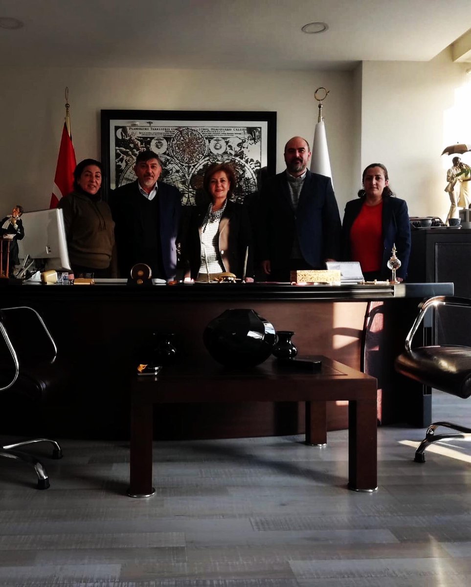 TopuzLegal's tweet photo. Şube Başkanımız Av. Umut Tamer TOPUZ, Türk Kadınlar Konseyi Derneği Şube Başkanı Av. Meryem TÜRKTEKİN  hanımefendiyi makamında ziyaret ettiler. Nazik misafirperverlikleri için teşekkür ederiz. #YerelyönetimlerAdana #Yerel #AvUmuttamerTopuz https://t.co/685EZG82nG