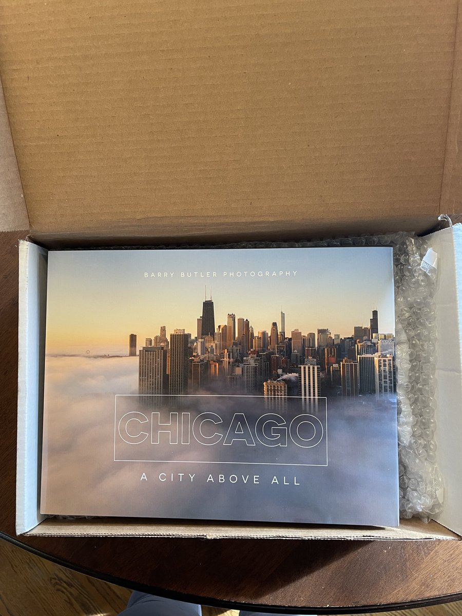 StagingWindyCit's tweet photo. Thank you Barry Butler Photography.! The books were delivered early and they are absolutely beautiful! ⁦@barrybutler9⁩ #barrybutler #Chicago #photography https://t.co/5ryvmuY9VH