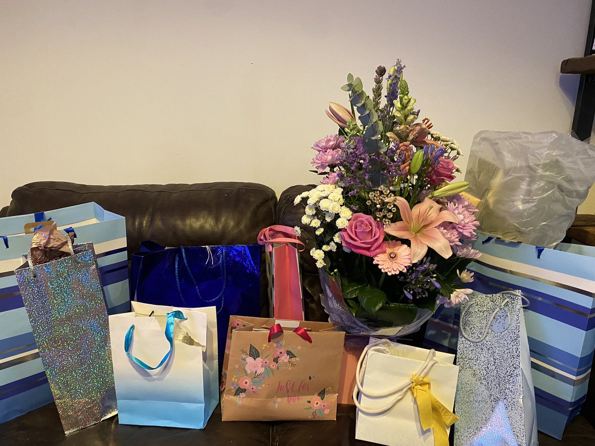 StacyMc19's tweet photo. So blessed to have worked with such an amazing team @SurgeryatCDH. You really are a special bunch! I have been truly spoiled! I will miss you all so so much!! https://t.co/6YT9FNGbEi