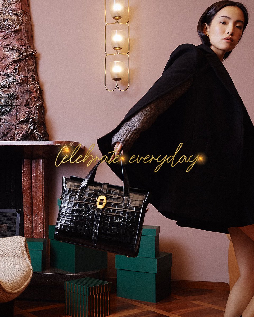 Coccinelle1978's tweet photo. Set the tone for this season with the craftman-inspired CoccinelleCosima.

#Coccinelle #Summer22  #ASeasonToWish #CoccinelleCosima #CrocoPrint #GiftGuide https://t.co/FLQ5xTPRNz