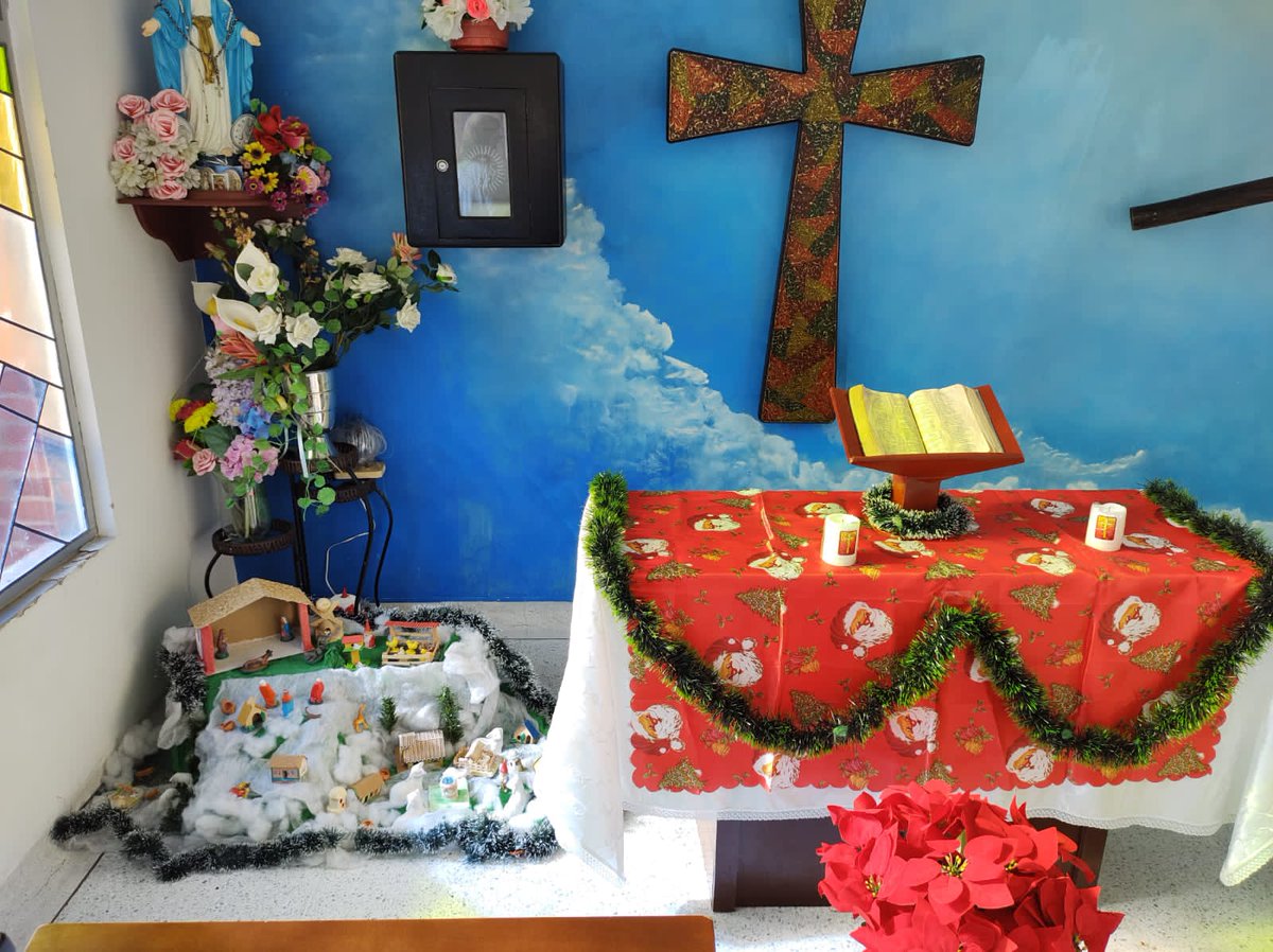 SubRedSur's tweet photo. Estamos en #ModoNavidad🎀🎄
📸⬇️De esta manera los colaboradores del Hospital Vista Hermosa nos muestran sus propuestas de pesebres en el marco del concurso "Poniéndole el corazón a una Navidad Ecológica".💕 https://t.co/HauDoh6ANS