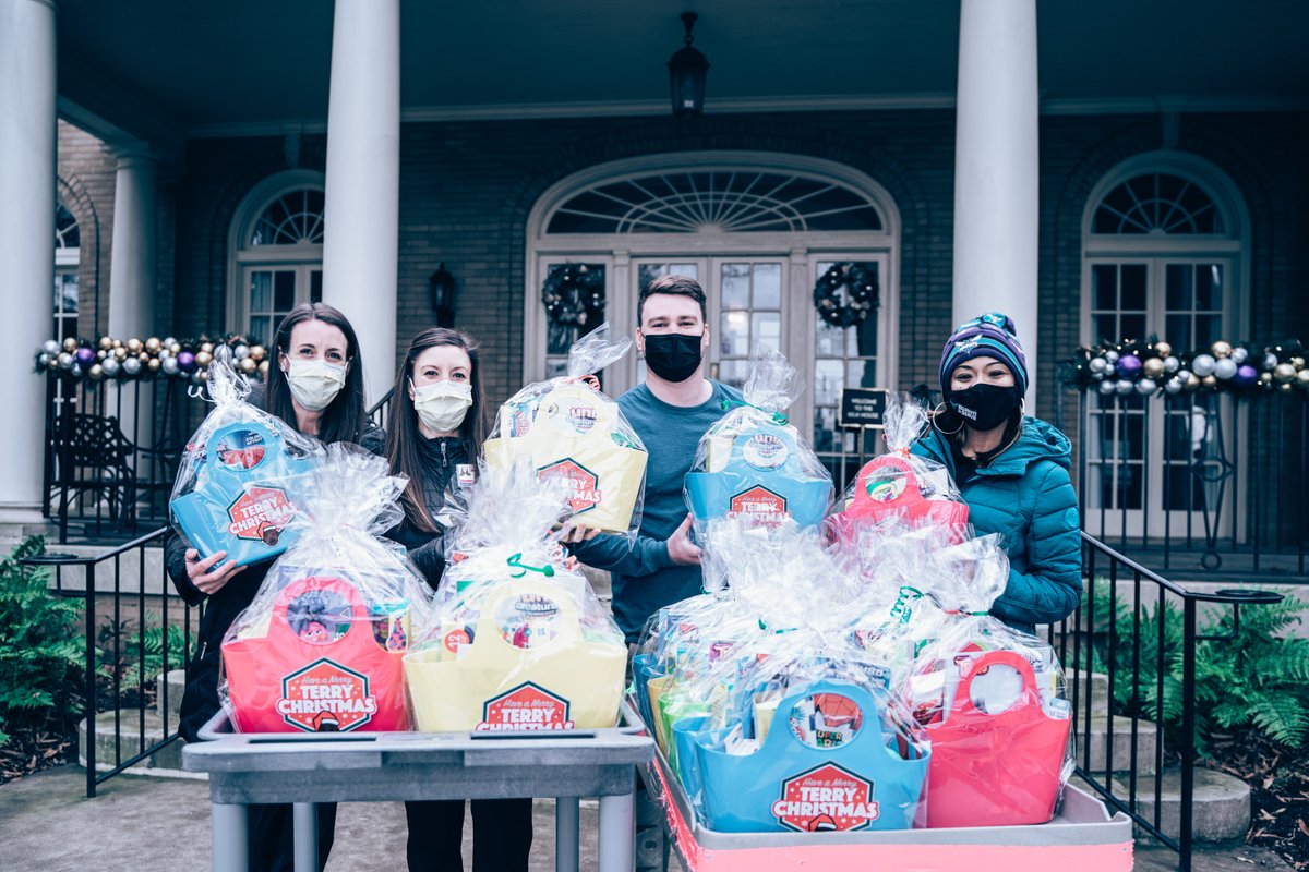 NovantHealth's tweet photo. Oh what fun! Earlier this week, as part of @hornets @T_Rozzay3 3rd annual Terry Christmas, Novant Health Hemby Children’s Hospital patients received “brave bags” filled with game night toys and activities to enjoy with their families while spending the #holidays at the hospital. https://t.co/ckX7qLet5Q
