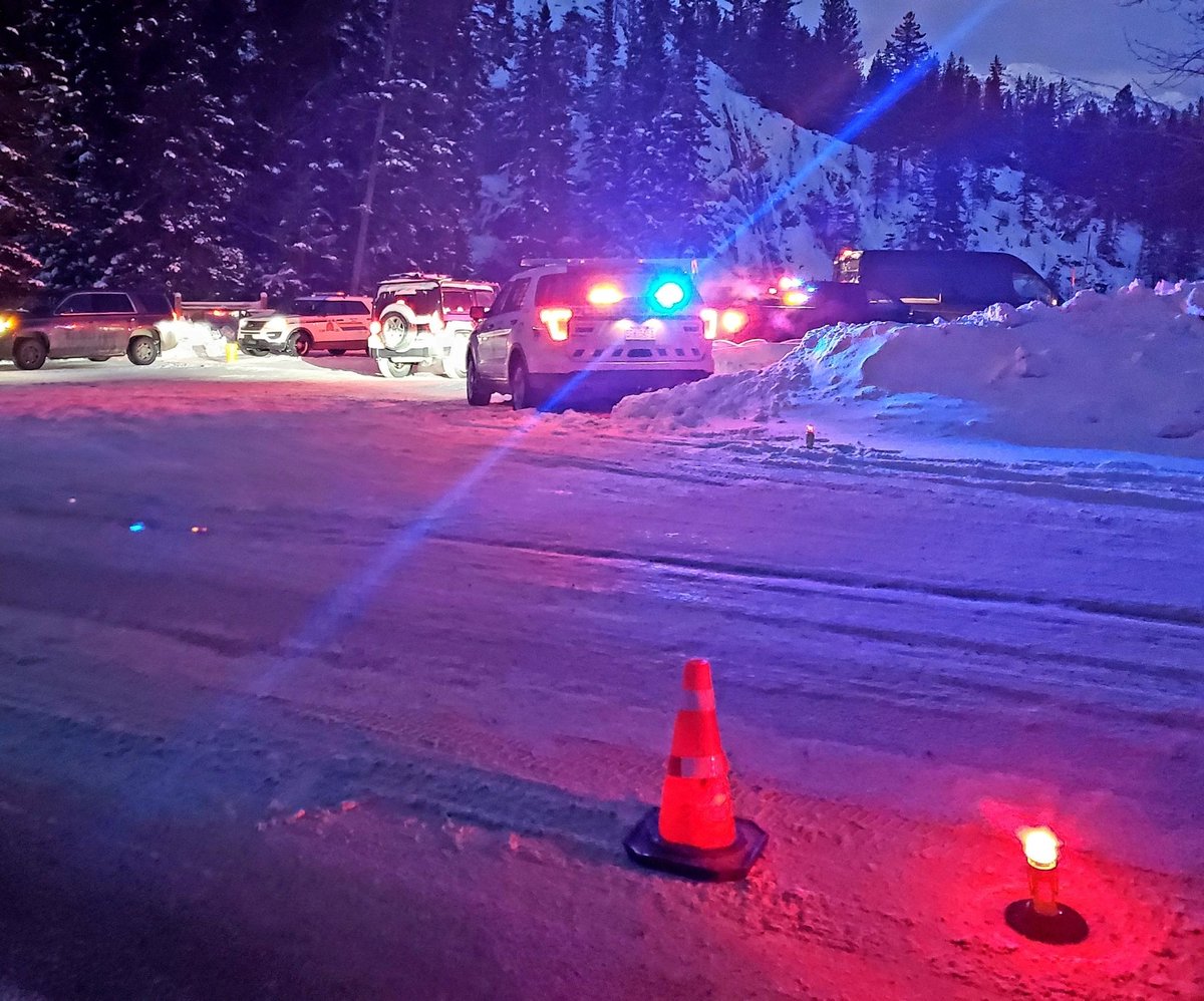RCMPAlberta's tweet photo. #Cochrane & #BowValley #RCMPTraffic members were out last weekend at Sunshine to ensure that anyone getting behind the wheel hadn’t indulged in brew-skis. Remember to never get behind the wheel impaired, or else you might be saying “snow” long to your license for a while. https://t.co/qBL5eOuf5j