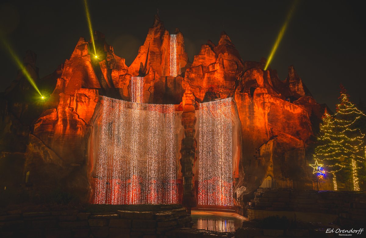 📸Thank you to the talented photographers from the Richmond Hill Camera Club who came out to capture the magic of WinterFest! 🏷️Tag us in your photos for a chance to be featured on our page!