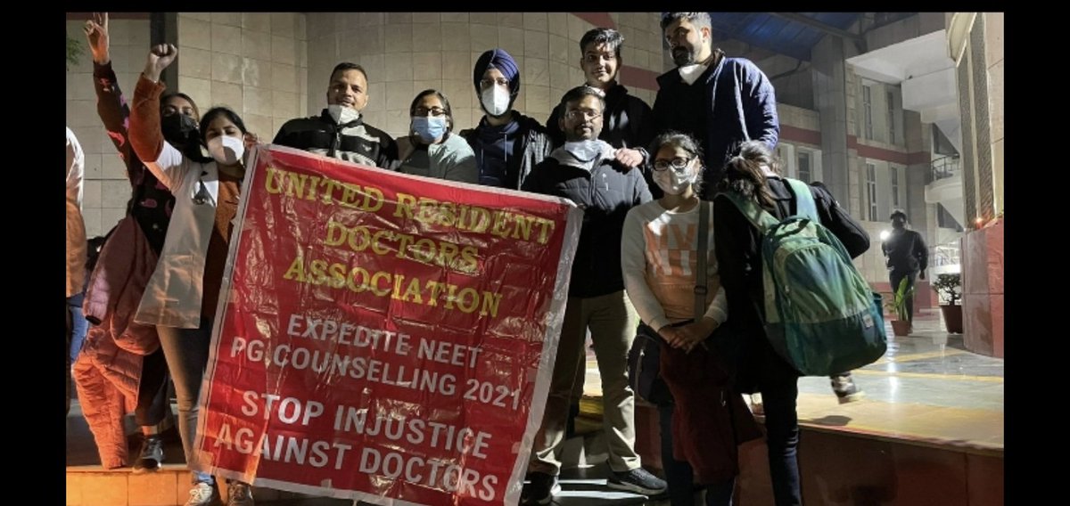 GmchUrda's tweet photo. Representatives from #URDA GMCH joined #ResidentDoctors in #NirmanBhawan today.
#ExpediteNEETPGCounselling2021 
@shimonakTOI @TOIChandigarh @karamprakash6 @Suraj_Suresh16 @hemantrajora_ @Iam_Ayushmann @AmarUjalaNews @WIONews @MirrorNow @punjabkesari @JagranNews @thetribunechd https://t.co/Rosvz08pKS