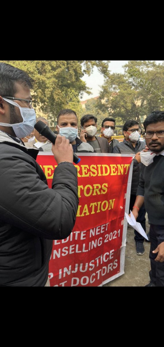 GmchUrda's tweet photo. Representatives from #URDA GMCH joined #ResidentDoctors in #NirmanBhawan today.
#ExpediteNEETPGCounselling2021 
@shimonakTOI @TOIChandigarh @karamprakash6 @Suraj_Suresh16 @hemantrajora_ @Iam_Ayushmann @AmarUjalaNews @WIONews @MirrorNow @punjabkesari @JagranNews @thetribunechd https://t.co/Rosvz08pKS