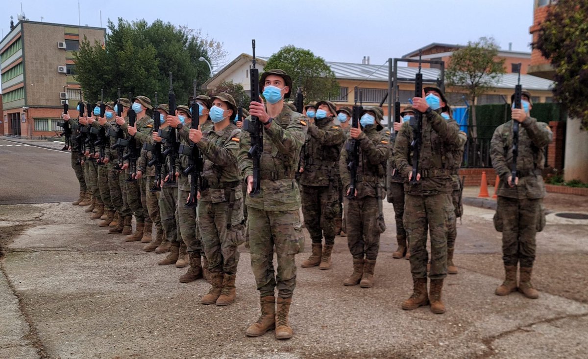 FUTER_ET's tweet photo. La preparación de los Soldados de reciente incorporación al #RPEI12 #MING durante el ciclo de Instrucción Básica de Zapadores exige disciplina, sacrificio y abnegación #Lafuerzadelosvalores #NoCapitularJamás. https://t.co/OR4B5FOpk0