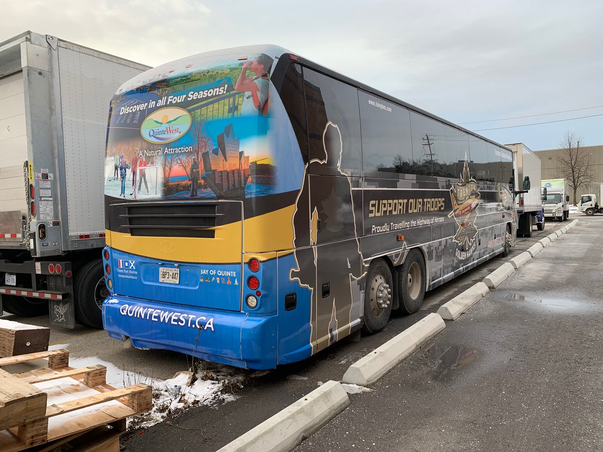 bigrigwraps's tweet photo. #JustWrapped We're proud to announce that we've done another beautiful bus wrap for Trenton Golden Hawks! 🎉

#buswrap #quintewestontario #trenton #vehiclegraphics #hockeylife #movingbillboard #busad #fleetgraphics #vinylwrapping #busadvertising https://t.co/OjhFTWJ2uE