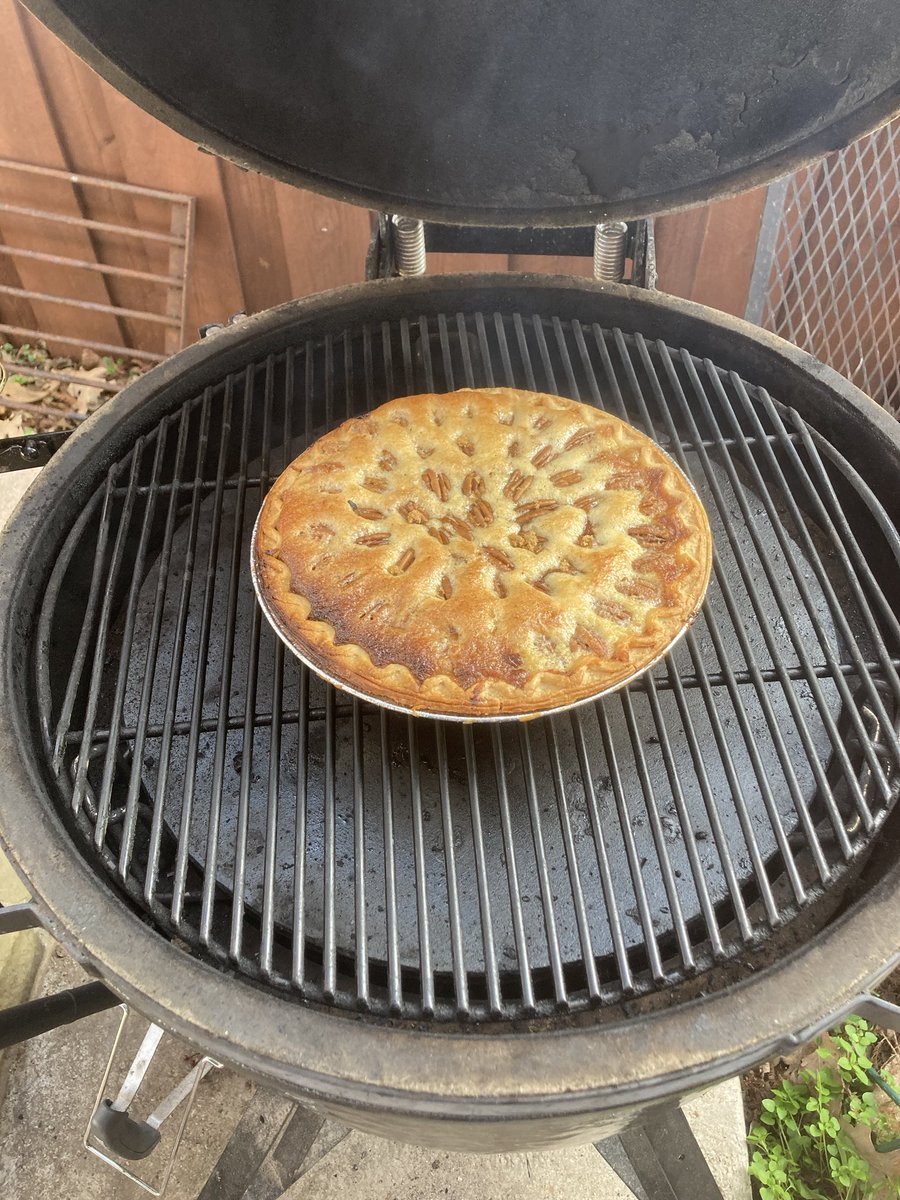 RMRJMR90's tweet photo. One of a few #bbqright #pecanpie https://t.co/k27YNrsX2V