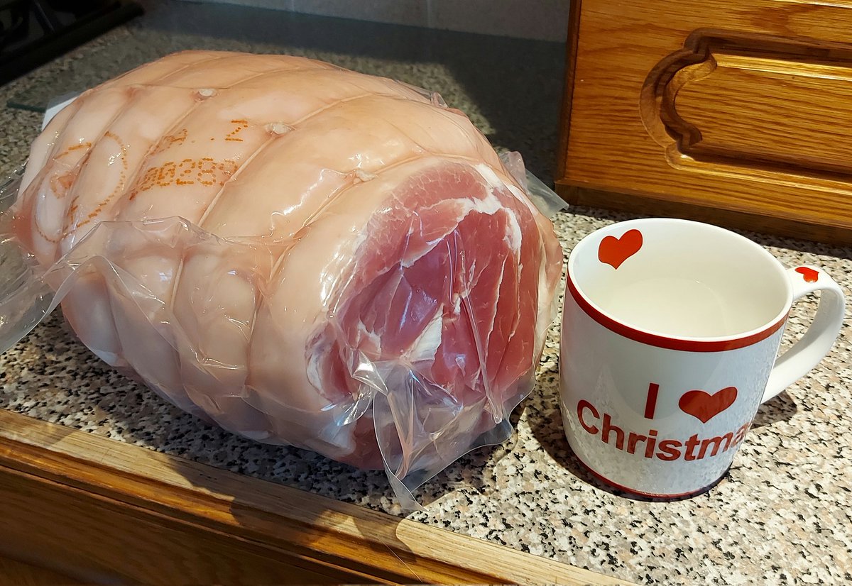 Just a small ham this Christmas!! 🙈🎄Think I'd better start cooking it now.......😲🥩🤣