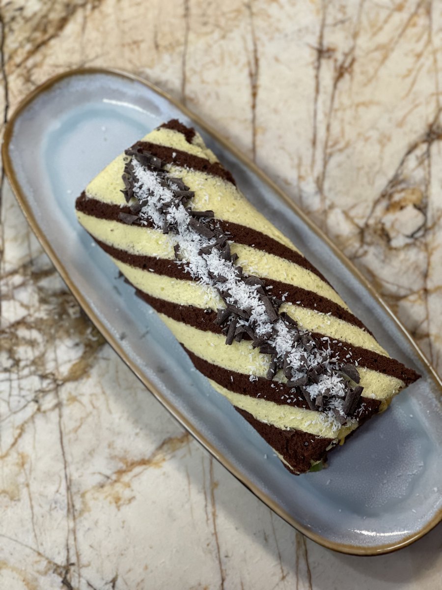 cyril_lignac's tweet photo. Ma Bûche chocolat et passion #tousencuisine #gourmandcroquant https://t.co/nrSd1v9EoN