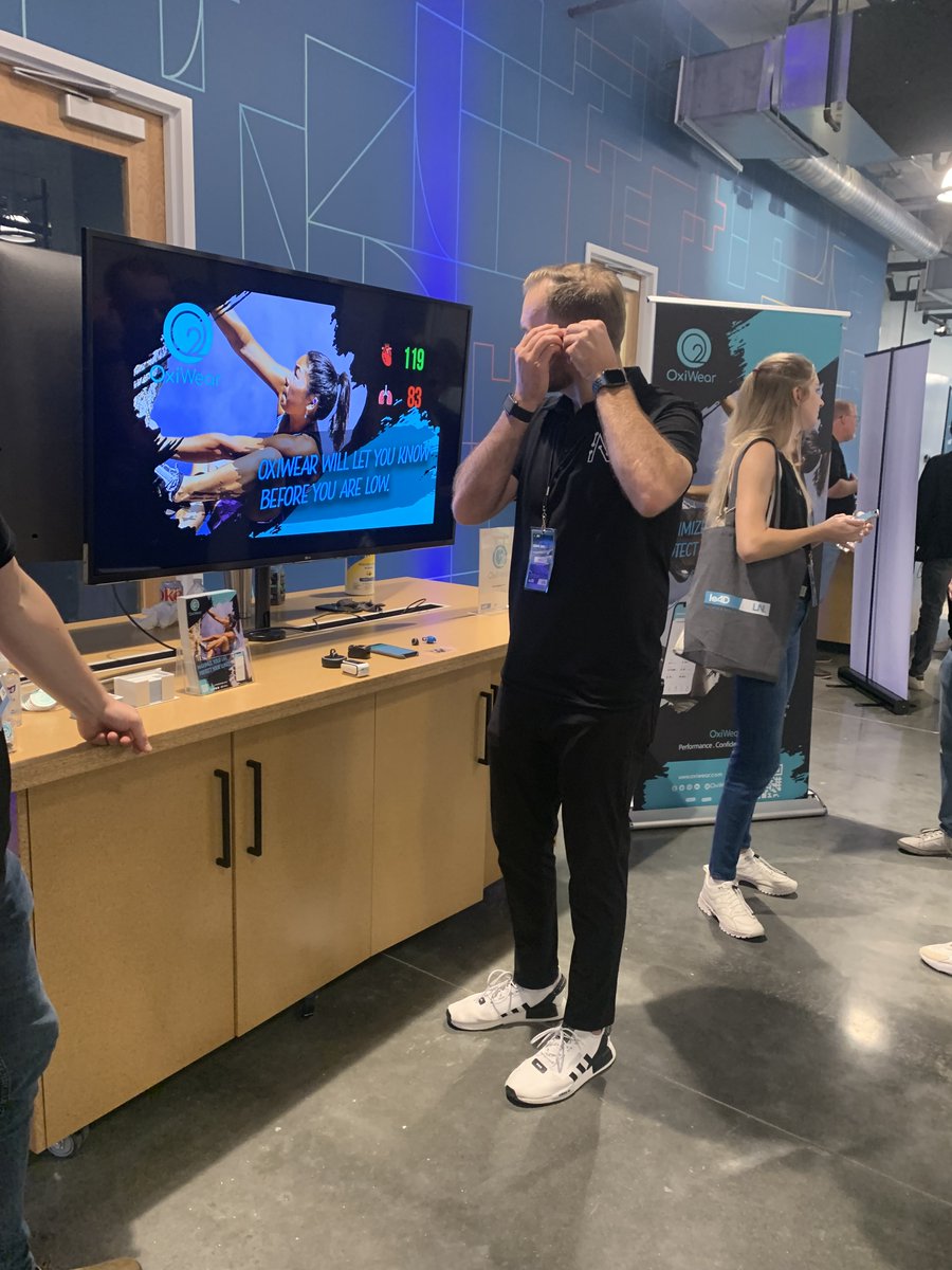 OxiWear's tweet photo. Demo Day 2021 - @leADsports 
.
.
.
.
.
#wearables #startup #sportstech #medtech #femaleentrepreneur #pulmonaryhypertension #PH #pulseoximeter https://t.co/dZ1TpNIvON