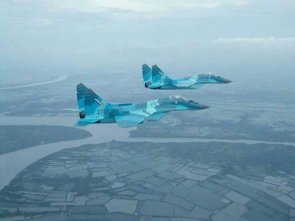 HmueThein's tweet photo. Lay Kae Kaw, Kayin State is now being attacked by Junta military airforce! Terrorists military is bombing over the city for 8 times and artillery attacking now!
@UN 
#India_StopSupportingTerrorists 
#Dec23Coup 
#WhatsHappeningInMyanmar https://t.co/eFjhhYz0S1