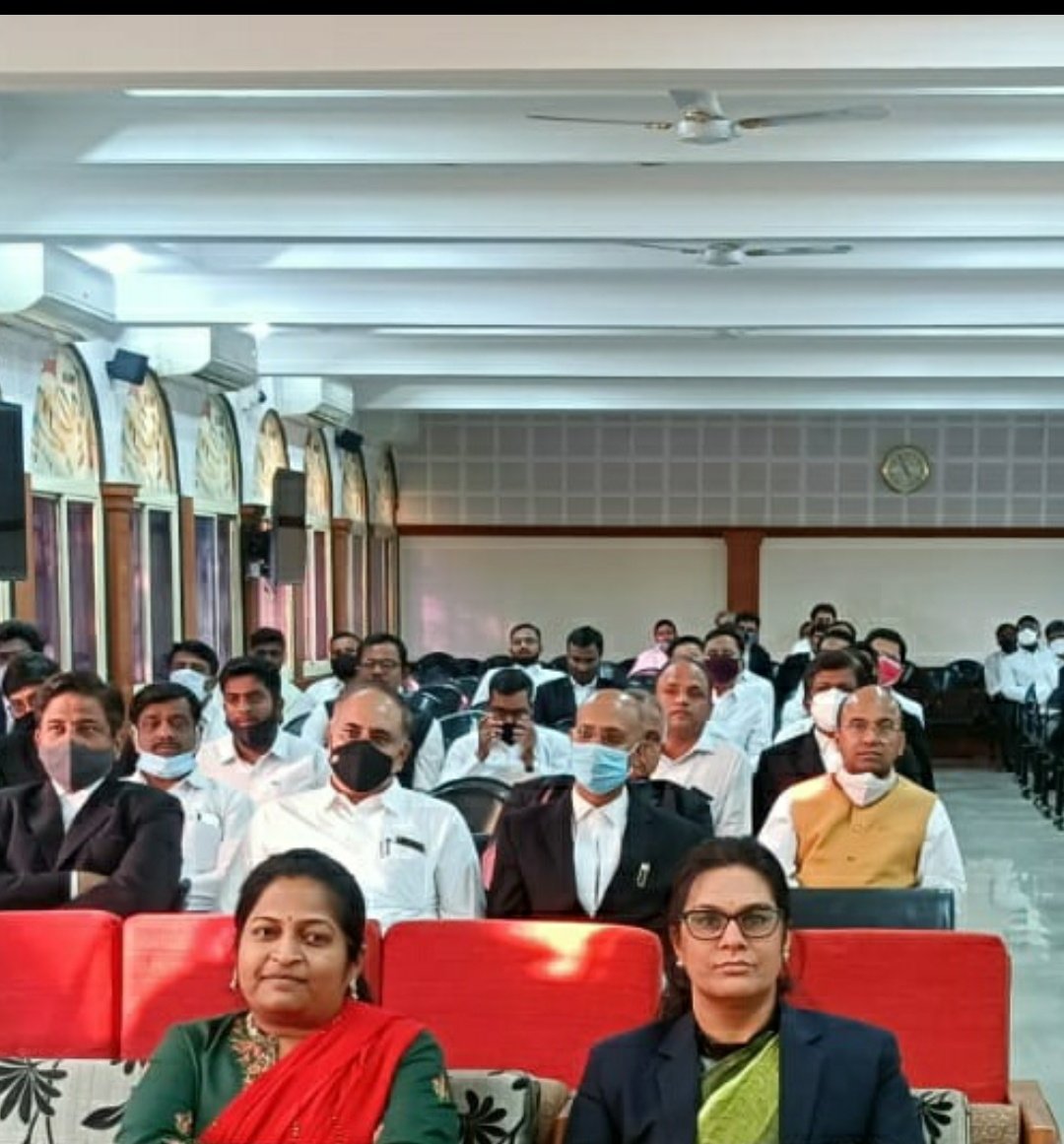 DesardaSangita's tweet photo. Lecture Series organised by Advocates' Association of Aurangabad High Court.💐

Chief Guest (Speaker)- Honourable Shri. Justice P. D. Naik on Criminal Law.✨#law #highcourt #BombayHighCourt #legal #lawyers https://t.co/LAAn1sQdcW