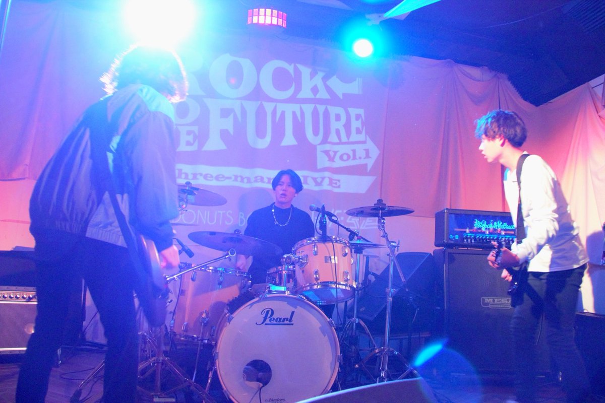 Half3ve's tweet photo. 2021.12.19
〈ROCK TO THE FUTURE vol.1〉お越しいただきありがとうございました😆‼️
・
同郷、同年代の3バンドでの初めての共同企画、無事終えることができました！また来年2回目、3回目とやろうと思っているのでその時はぜひお越しください！

#Half3ve  #Half_3ve https://t.co/1sXBdUTxEz