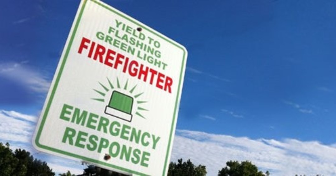 MiddlesexCentre's tweet photo. Have you seen the new "Green Light" signs as you come into Middlesex Centre? Our firefighters flash green lights in the front of their personal vehicles when they are responding to an emergency. If you "see green" pull over and let our firefighters pass quickly and safely! https://t.co/ghNpemoePt