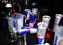 5/ When Red Bull officially launched in 1987, Mateschitz flexed the brand's now-famous marketing chops. He positioned it as an upscale beverage: the can was thinner and pricier than Coke.The energy-inducing properties were a big hit in student party scenes and extreme sports.