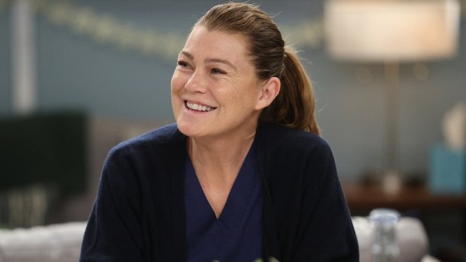 SeriesUpdateFR's tweet photo. Ellen Pompeo à propos de #GreysAnatomy : 

"J'esaie de convaincre tout le monde qu'il faut que ça se termine. Je demande sans arrêt où l'histoire va nous mener. Et tout le monde me répond 'Ça n'est pas important Ellen. Ça fait des millions de dollars'"

(via @Insider) https://t.co/0gYiclrntC