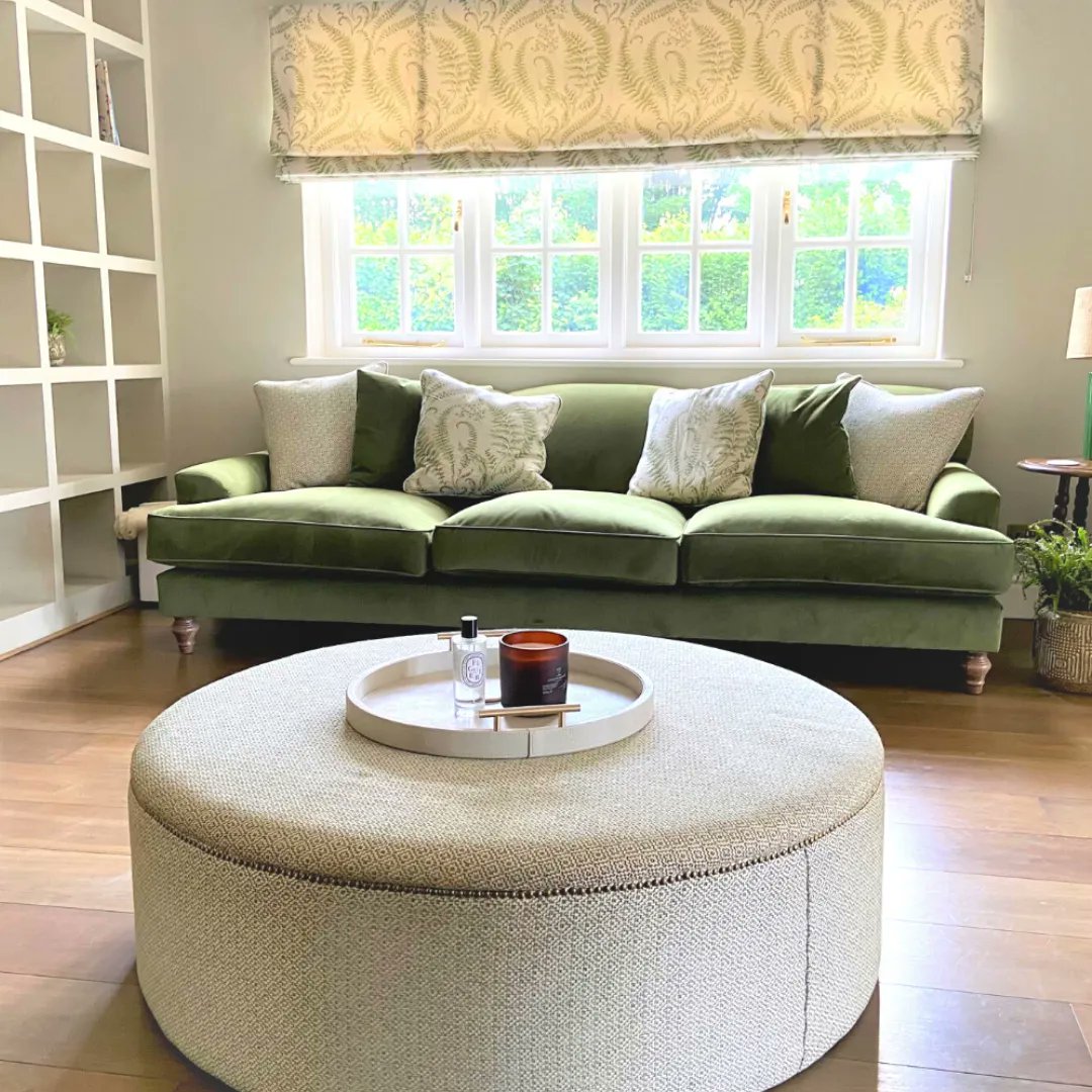 ColourAdvice's tweet photo. This is favourite 'Advice' and 'Colour My Room ' scheme from 2021.

A perfect country style TV room. I just love the rich greens of 'Bancha' from Farrow &amp; Ball contrasting with the calming neutral walls painted in 'Slaked Lime' from Little Greene #livingroomstyle https://t.co/rTxrrEm3YV