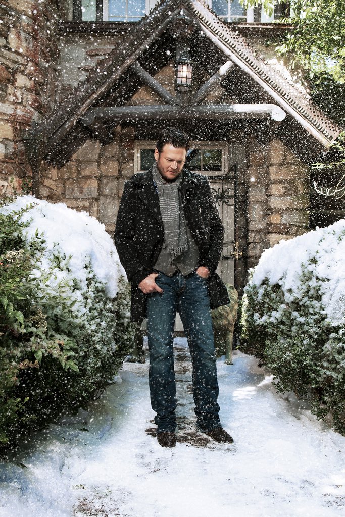 blakeshelton's tweet photo. Cheers, it’s (almost) Christmas!!! -Team BS  https://t.co/lTilpCRWj7 https://t.co/SAoh1JcatL