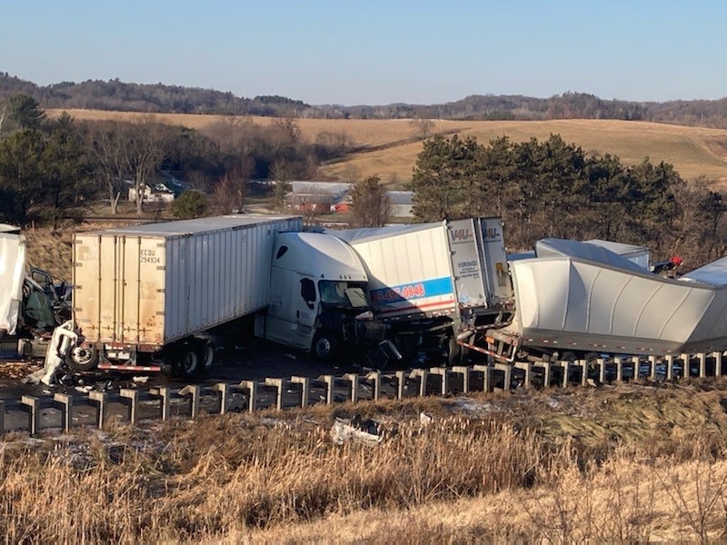 StarTribune's tweet photo. UPDATE: I-94 closed in western Wisconsin after reported 100-vehicle pileup east of Eau Claire. https://t.co/bPkWYSg93s https://t.co/nlyFSO28lz