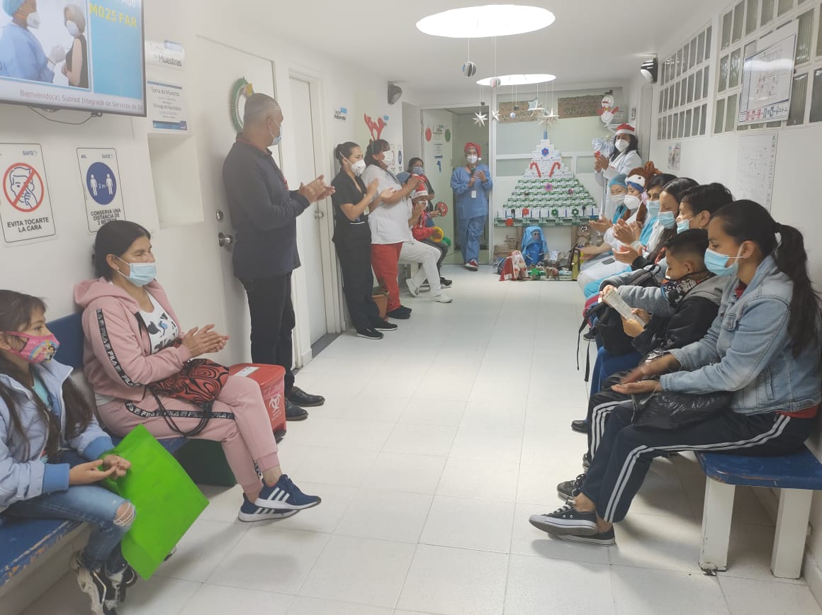 SubRedSur's tweet photo. 📸⬇️Con este hermoso pesebre y su decoración, el equipo humano del Centro de Salud El Carmen comparte con nuestros usuarios momentos de alegría y reflexión.
🎄🎁Así participaron en "Poniéndole el corazón a una Navidad Ecológica" https://t.co/MAcYquB4DM