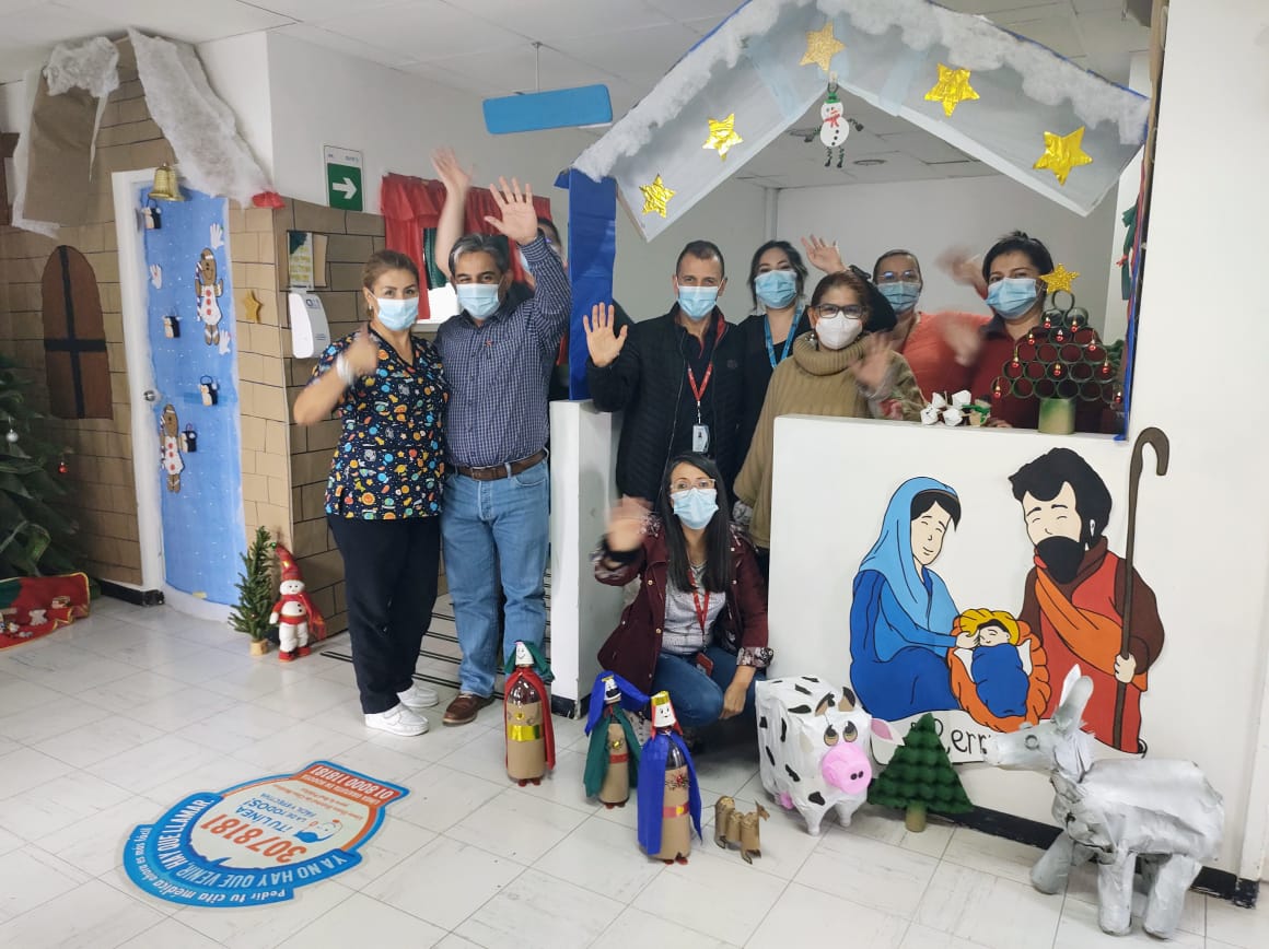 SubRedSur's tweet photo. 📸⬇️Con este hermoso pesebre y su decoración, el equipo humano del Centro de Salud El Carmen comparte con nuestros usuarios momentos de alegría y reflexión.
🎄🎁Así participaron en "Poniéndole el corazón a una Navidad Ecológica" https://t.co/MAcYquB4DM