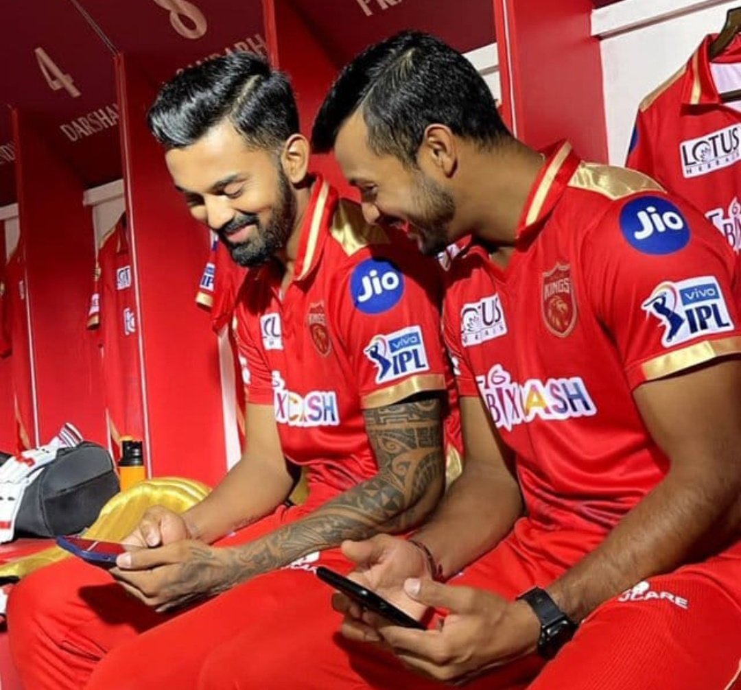 jumankl's tweet photo. The way K L smiles when he is with Mayank ๐โค๏ธ
@klrahul11 โข #Rayank https://t.co/nXOy8yn5ZP