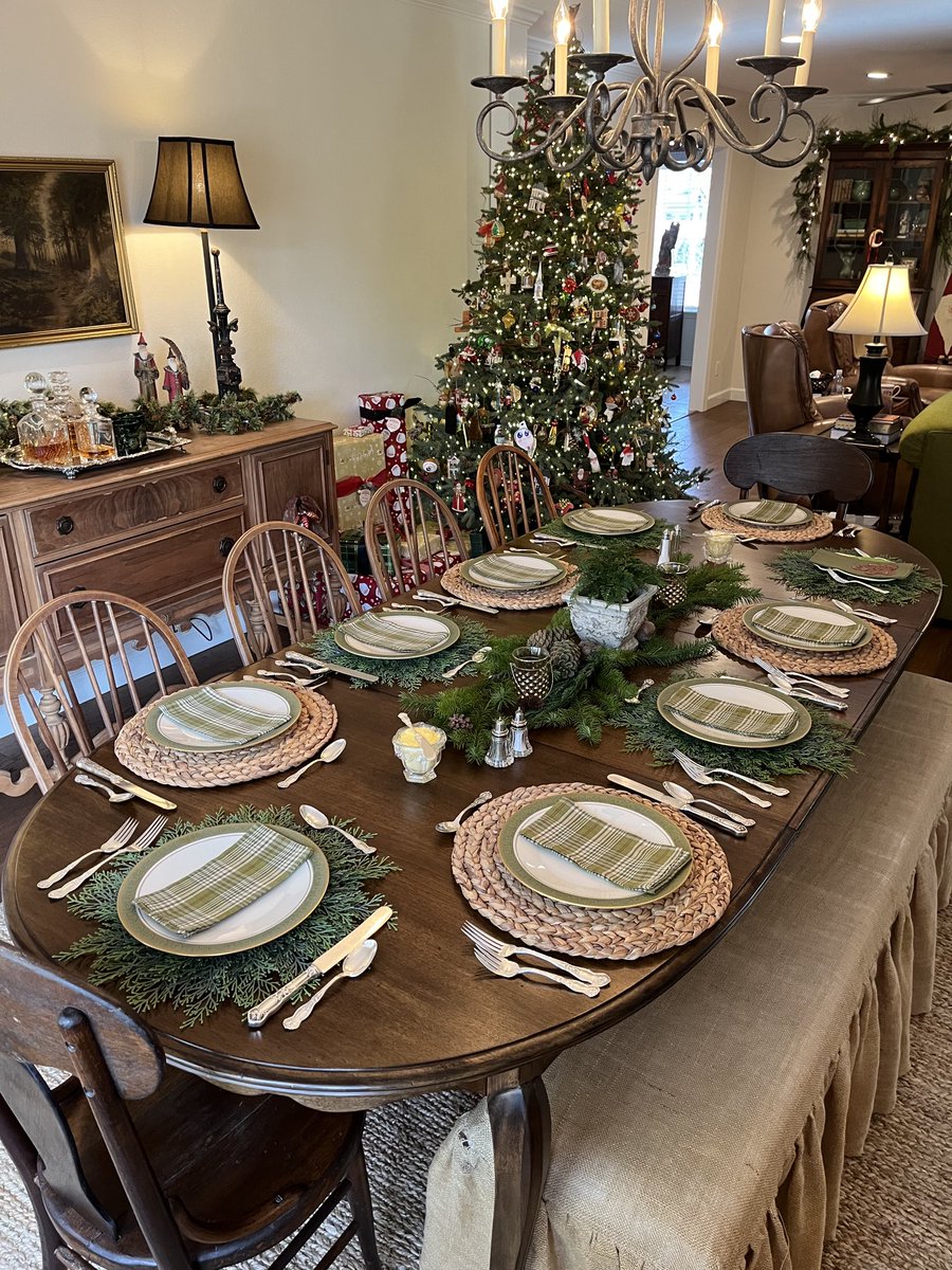 Christmas 2021 Rd 1, so thankful for the beautiful, warm, Christlike heart of ⁦<a href="/bethpgarland/">Beth Garland</a>⁩ that radiates throughout our home