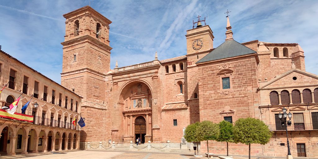 Have you heard of #VillanuevaDeLosInfantes? Its outstanding religious buildings and palaces from the 16th-17th centuries explain why it's considered one of the most beautiful villages in #Spain. 😍

👉bit.ly/3rycxPF

#YouDeserveSpain #VisitSpain #CiudadReal @Turismoclm