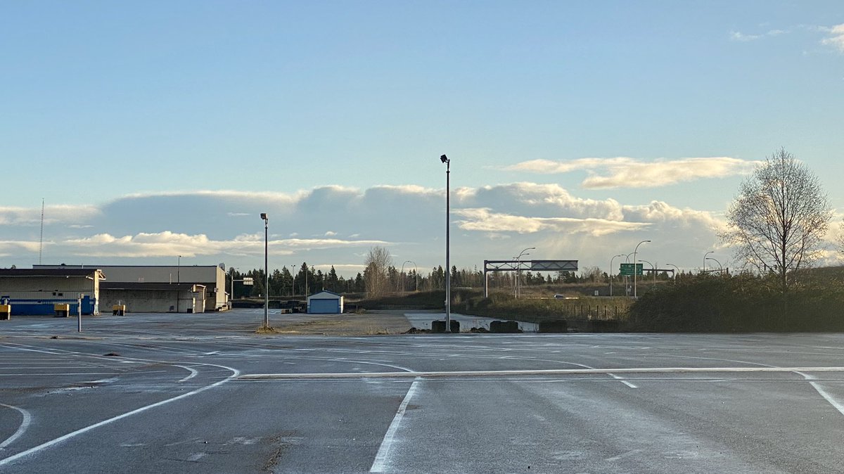 RyanVoutilainen's tweet photo. The best of the worst locations… #Hail producing, low topped #Cumulonimbus over #Abbotsford and the #FraserValley. 9am PT

#YVRwx #YXXwx #BCwx #ShareYourWeather #BCstorm #Convection #UnstableAtmosphere https://t.co/S7MZ4mBJiz