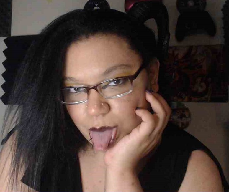 MistressOctavi2's tweet photo. Chubby Gothic Capricorn, Tongue Out Rocking Glasses. https://t.co/1amKAoDjx0
