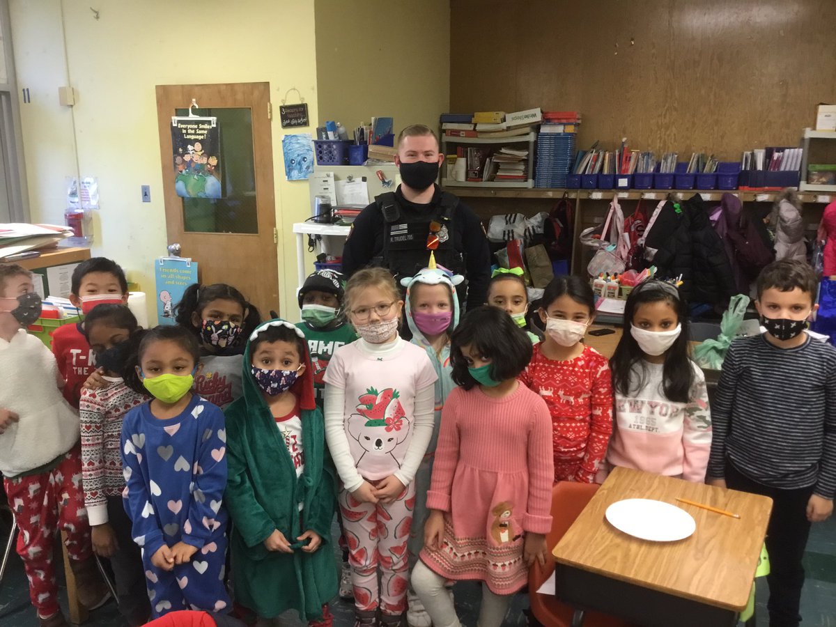 Look who visited our classroom today! No, not Santa, but Officer Trudel from the Woodbridge Police Department! Officer Trudel is also a former Claremont Student, and was Mrs. Smythe’s Star Student! #proudteachermoment #proudteacher #claremont20cares <a href="/joanne_shafer/">Joanne Shafer</a>