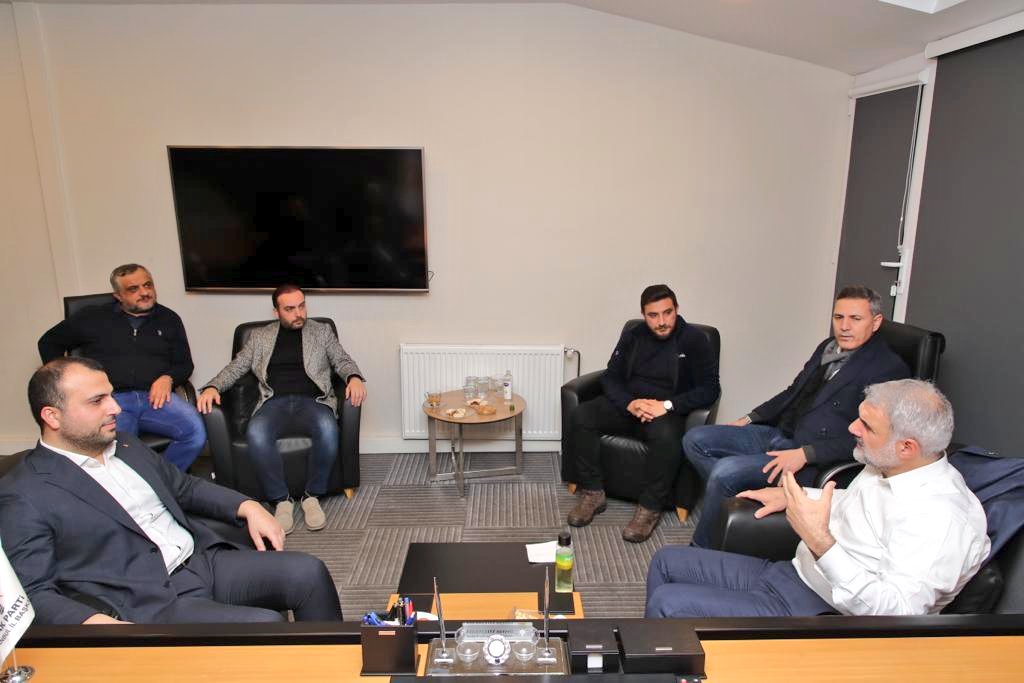 AkPartiGngren's tweet photo. Heyecanı ve enerjisi ile bugün @AkPartiGngren teşkilâtımıza verdiği destek için İl Başkanımız @osmannnurika teşekkür ederiz.

İnandığımız yolda hep birlikte #Hedef2023 👍

@dvrnyalcinkaya https://t.co/ubJkp8pC1o
