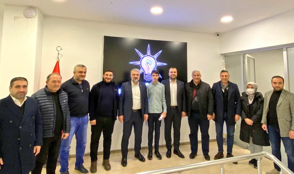 AkPartiGngren's tweet photo. Heyecanı ve enerjisi ile bugün @AkPartiGngren teşkilâtımıza verdiği destek için İl Başkanımız @osmannnurika teşekkür ederiz.

İnandığımız yolda hep birlikte #Hedef2023 👍

@dvrnyalcinkaya https://t.co/ubJkp8pC1o