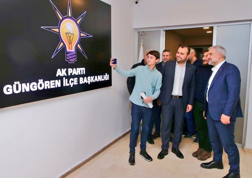 AkPartiGngren's tweet photo. Heyecanı ve enerjisi ile bugün @AkPartiGngren teşkilâtımıza verdiği destek için İl Başkanımız @osmannnurika teşekkür ederiz.

İnandığımız yolda hep birlikte #Hedef2023 👍

@dvrnyalcinkaya https://t.co/ubJkp8pC1o