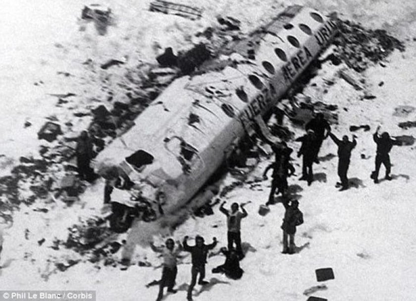 ELATRILERO's tweet photo. 23 de Diciembre de 1972.
Accidente del avión 571 de la Fuerza Aérea Uruguaya.

El accidente del avión serie FAU 571, más tarde conocido como la Tragedia de los Andes o el Milagro de los Andes, fue un vuelo fletado que partió de Montevideo, Uruguay, con destino a Santiago de Chile https://t.co/O94FetLS9C