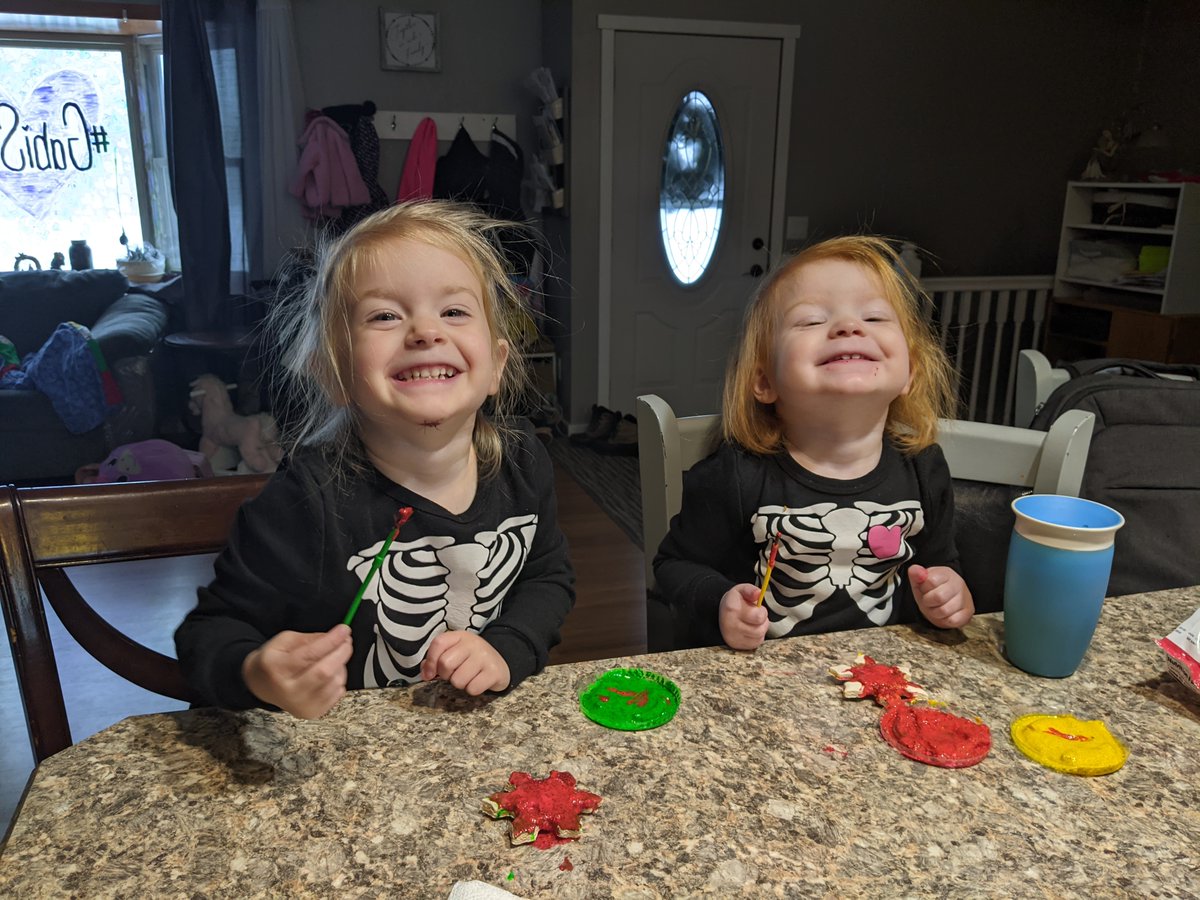 lapheadstart's tweet photo. A Home Visitor did a variety of age-appropriate holiday projects with her families. The older kiddos had a blast painting salt-dough ornaments and the younger kiddos painted on their tummies. Check out these little artists and their awesome works of art! #headstart https://t.co/hfcoJUWnHp