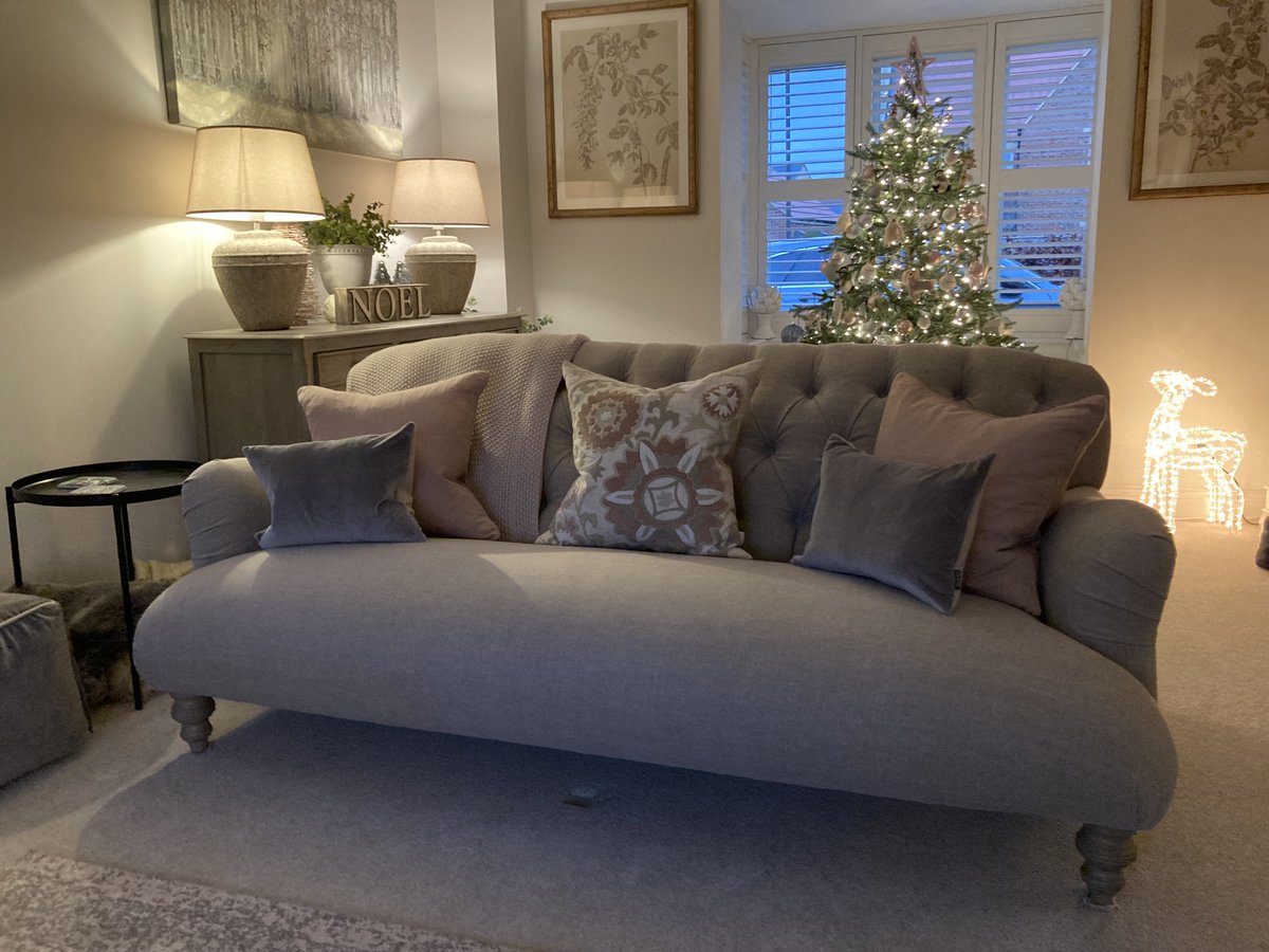 HomeoftheSofa's tweet photo. How beautiful and festive does this look – delivered to the customer in time for Christmas.

https://t.co/cQOtIq8UZD https://t.co/B9Cpj9RVnW