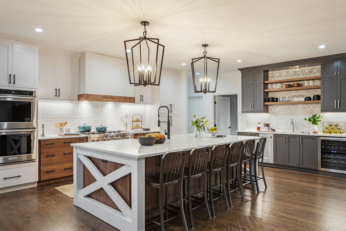 LoveItorListIt's tweet photo. Hilary’s kitchens are 🤩😍. Do you have a favorite one?
Check out the virtual tours and resource guides for details on the products used in our episodes: https://t.co/W6daHDX9lF
#transformtiontuesday #loveitorlistit https://t.co/Kru9XHRaJf