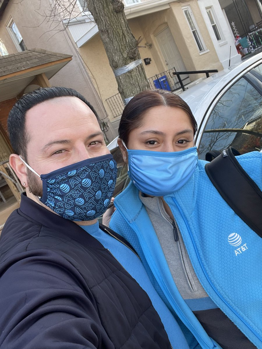 Special delivery!! Lending a helping hand to bring our newest Expert, Rosie, some devices. She’s on fire fresh out of training, making a lot of noise!! 🦾🔥👑