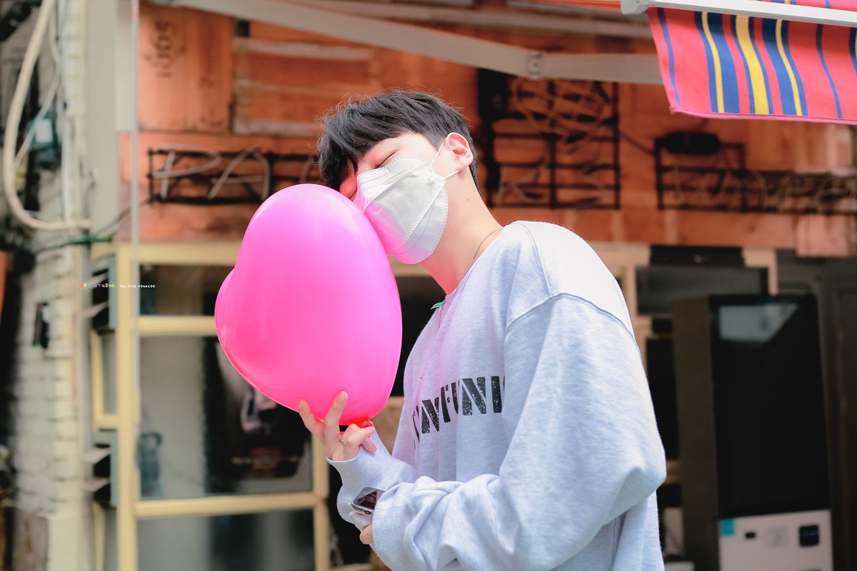 DDustudio412's tweet photo. 🎄🎄🎄메리크리뚜마뚜🎄🎄🎄

#디원스 #D1CE #김현수 
@officialD1CE https://t.co/QeUGDoeWWt