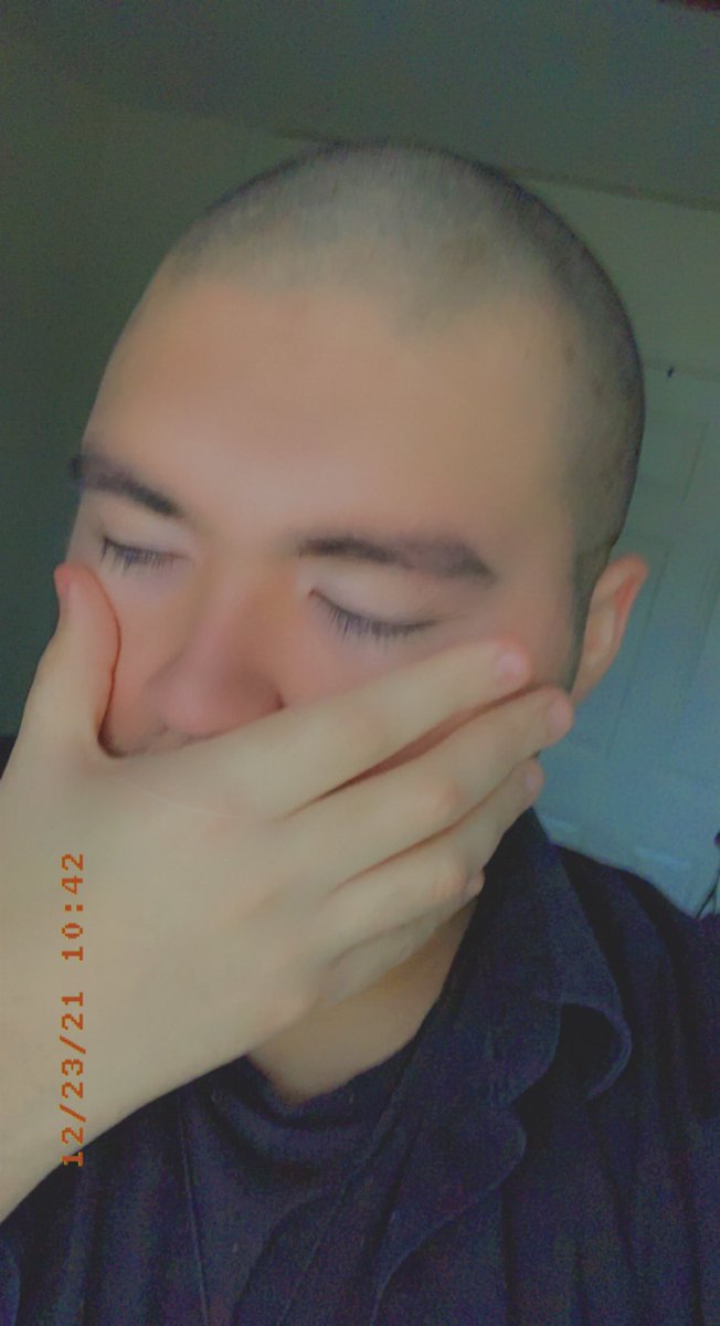 Iphiclus's tweet photo. Featuring bald wraith 💀😂 I got the cut lol my little brother said I look like Caillou. #bald #baldwraith #apex #sus #afterphoto https://t.co/u6XP3hudH7