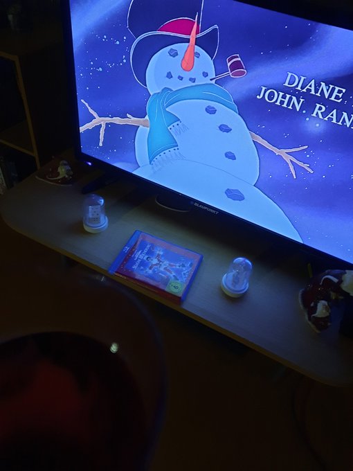 "Sch&ouml;ne Bescherung" einfach der beste #weihnachtsfilm 😍 dazu ein leckeres Glas Rotwein. https://t.co<a href="/tag/weihnachtsfilm"class="tags">#weihnachtsfilm</a>