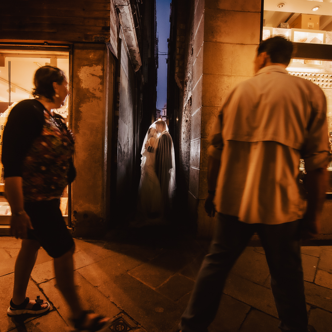 JosephKohn's tweet photo. When in Rome do as Romans... When in Venice, pose your couples in narrow alleys and have people passing by stare and admire them... https://t.co/JWGK0jnrVr
